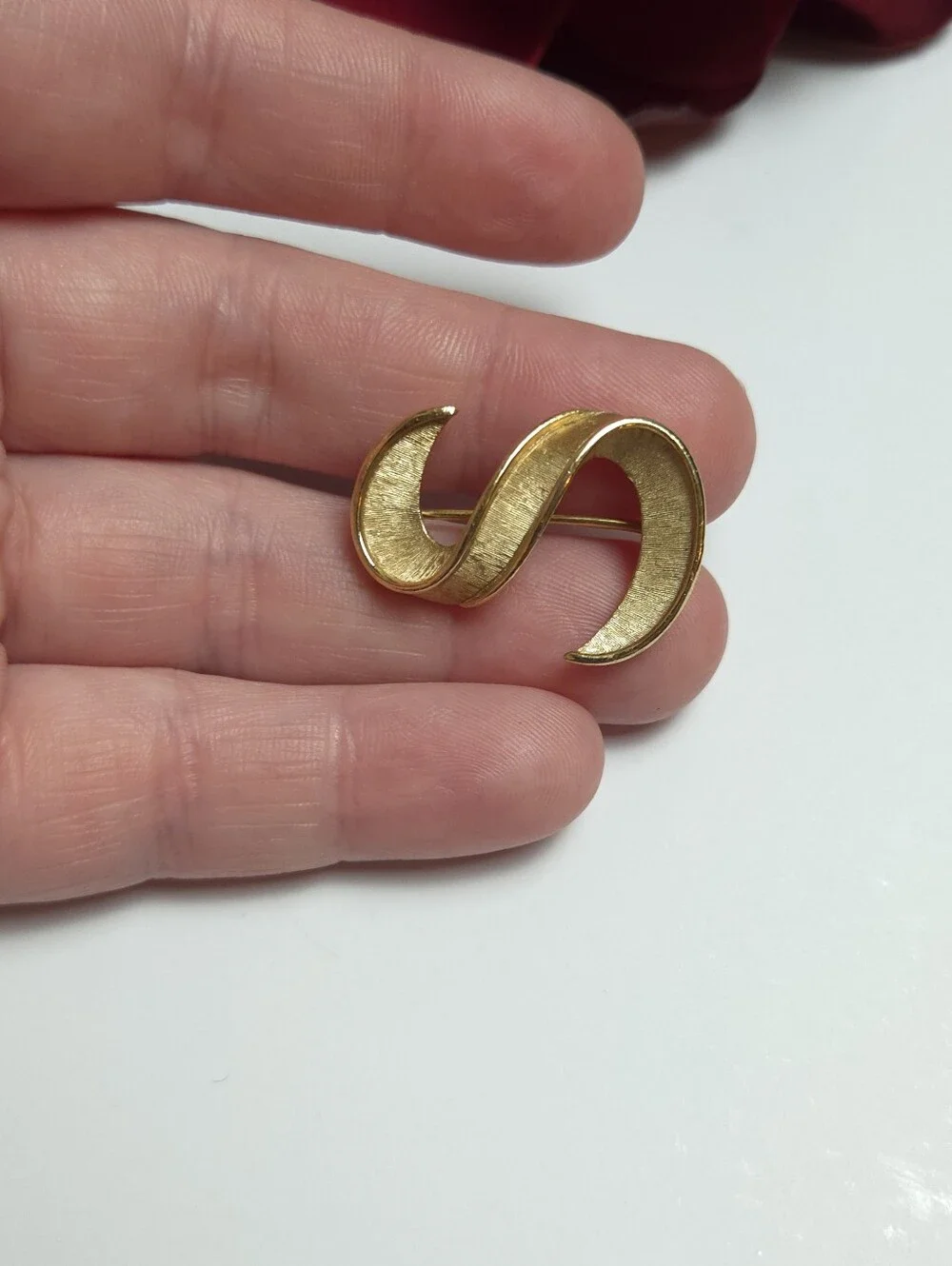 Vintage Crown Trifari Gold Textured S shape or Swirl Design Brooch